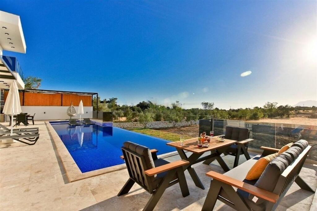 Villa Lycian-Kalkan 3 Bedroom-2 Jakuzzies-Sauna-Turkish Hamam-Huge Private Pool And Lovely Garden カシュ エクステリア 写真