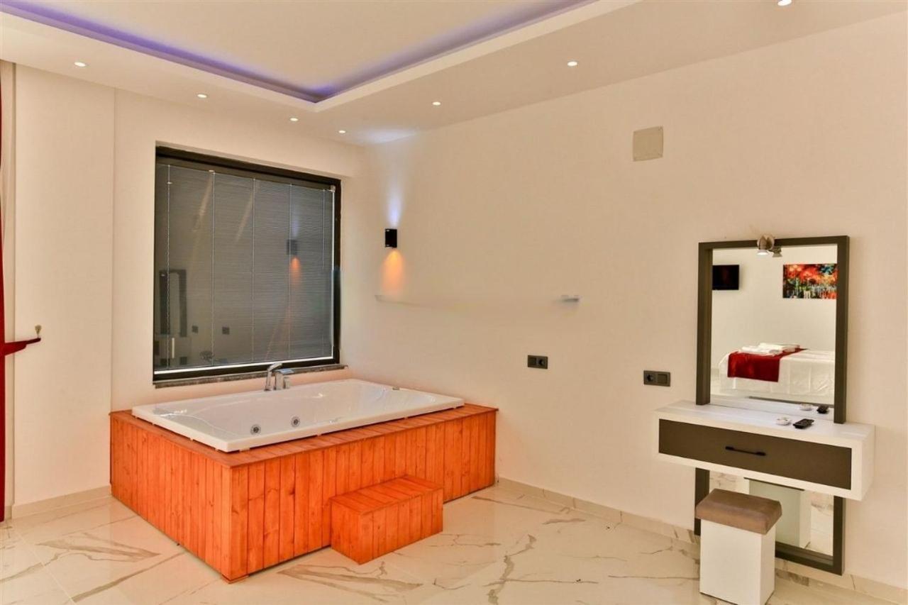 Villa Lycian-Kalkan 3 Bedroom-2 Jakuzzies-Sauna-Turkish Hamam-Huge Private Pool And Lovely Garden カシュ エクステリア 写真