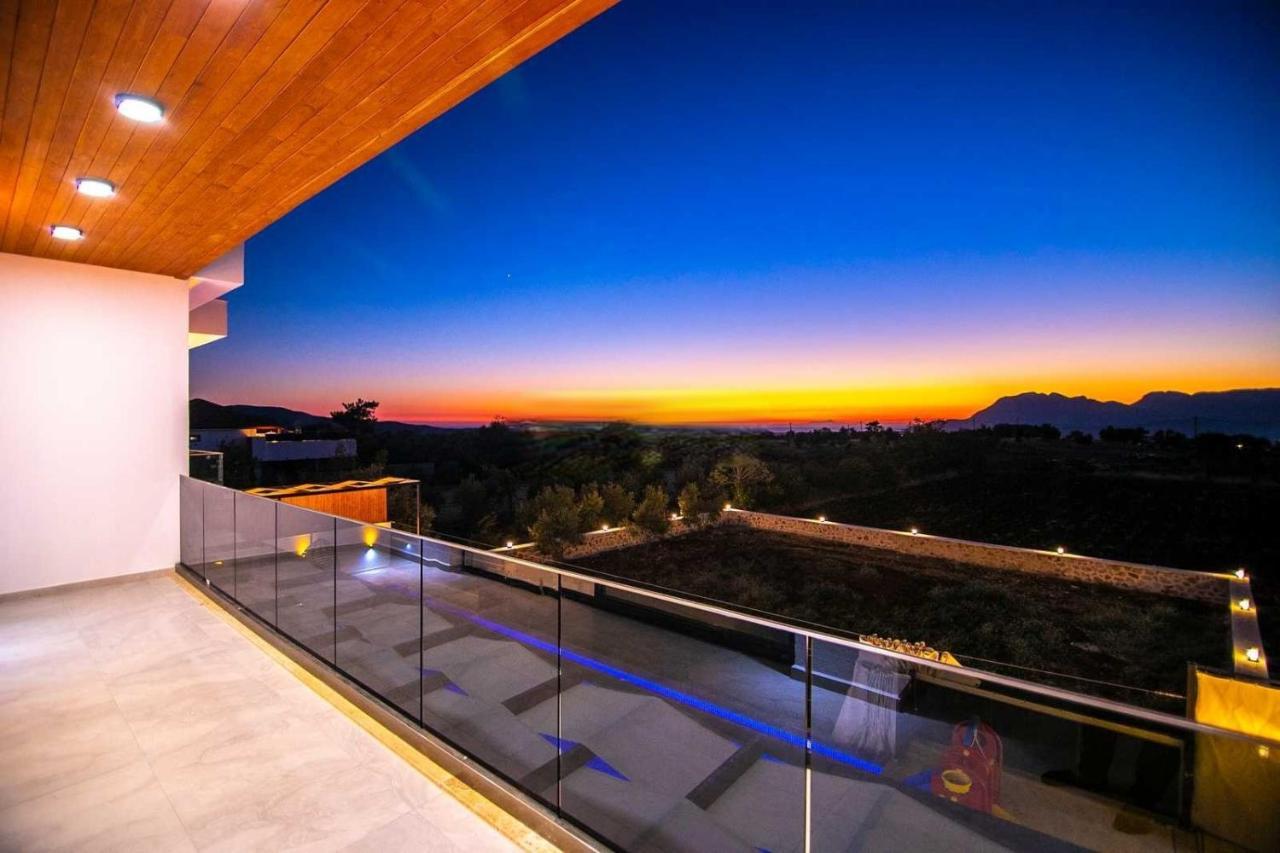 Villa Lycian-Kalkan 3 Bedroom-2 Jakuzzies-Sauna-Turkish Hamam-Huge Private Pool And Lovely Garden カシュ エクステリア 写真