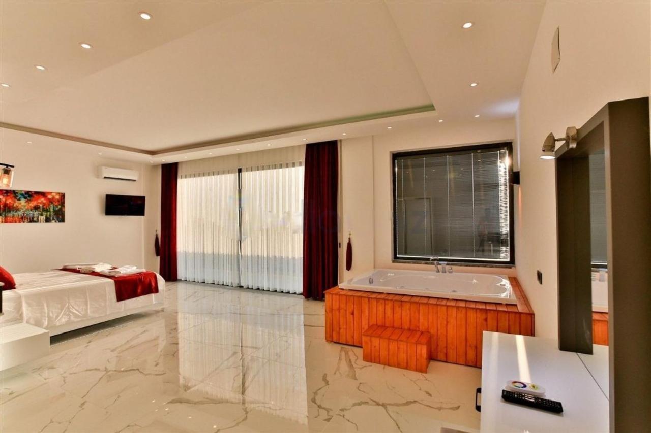 Villa Lycian-Kalkan 3 Bedroom-2 Jakuzzies-Sauna-Turkish Hamam-Huge Private Pool And Lovely Garden カシュ エクステリア 写真